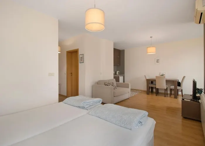 Fantastic Studentski Grad Apartment